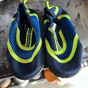 Swim shoes
